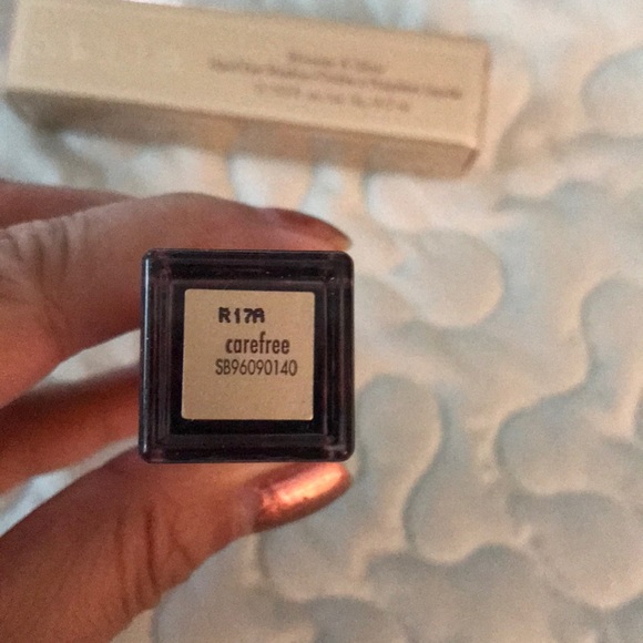 Stila Shimmer &Glow Carefree - Picture 2 of 2